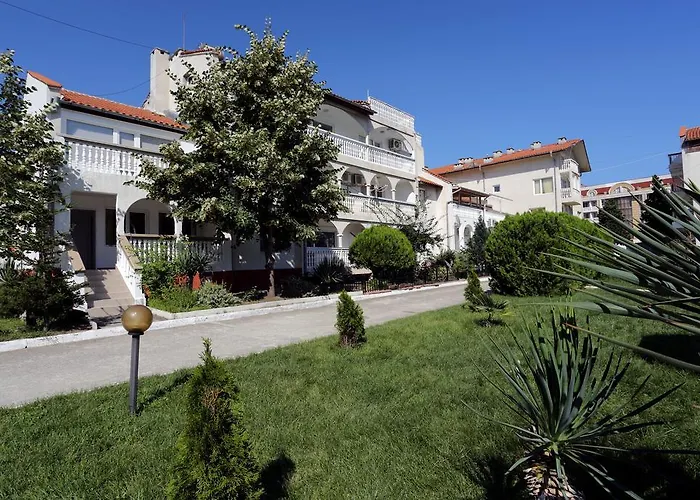 Апартхотел Bravo 3*