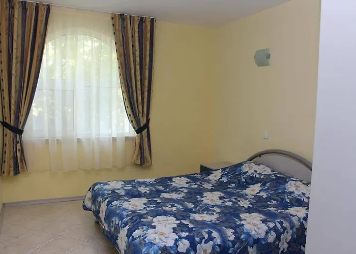 Апартхотел Bravo 3*